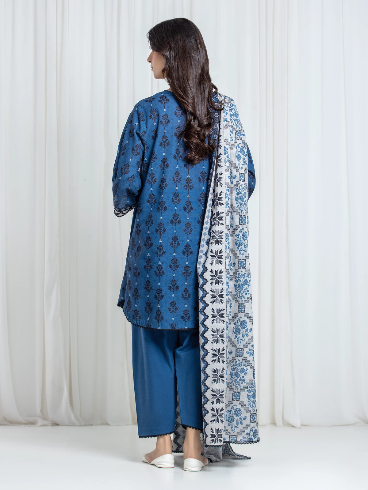 Edenrobe Blue Printed Khaddar Suit Image 5