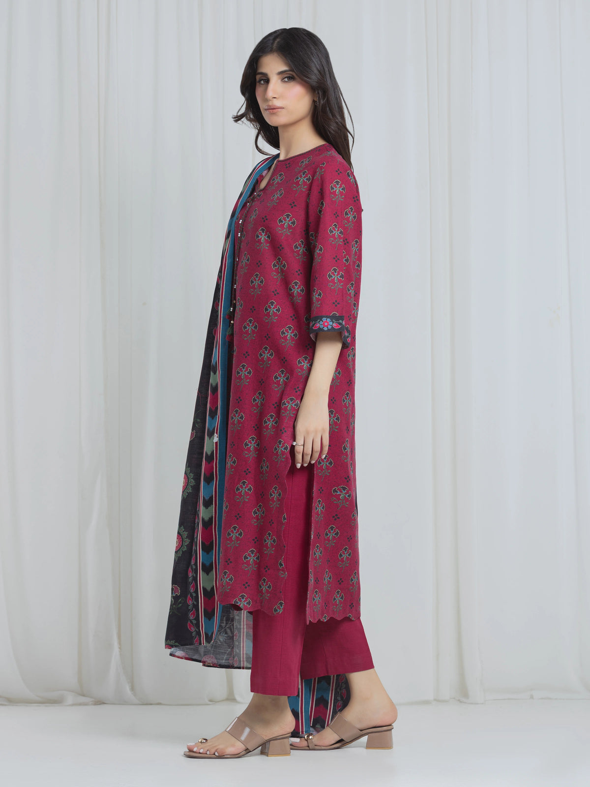 Edenrobe Pink Printed Khaddar Suit Image 5