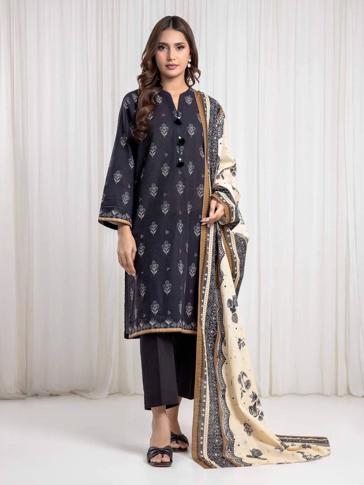 Edenrobe Black Printed Khaddar Suit Image 1