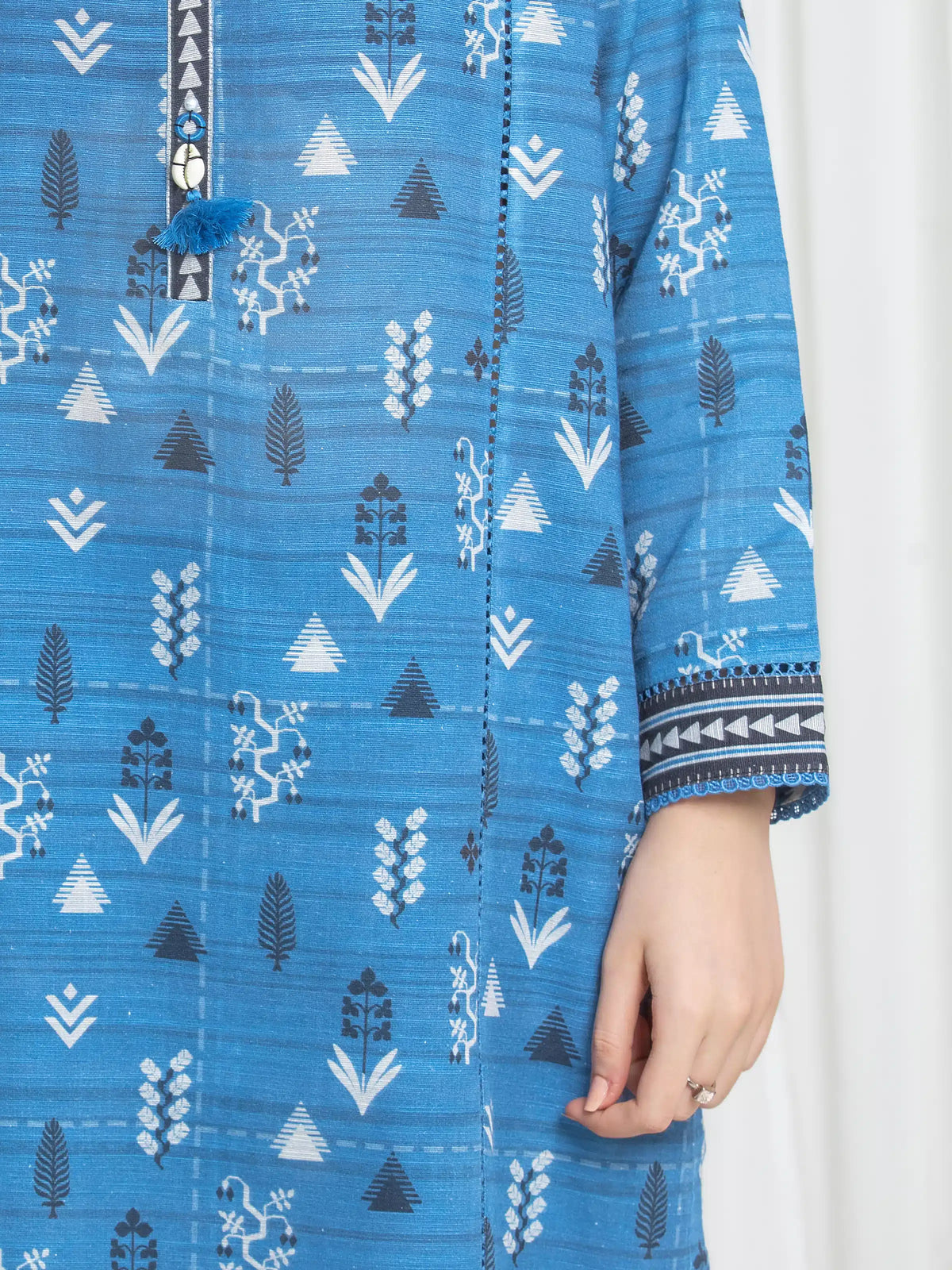 Edenrobe Blue Printed Khaddar Suit Image 4