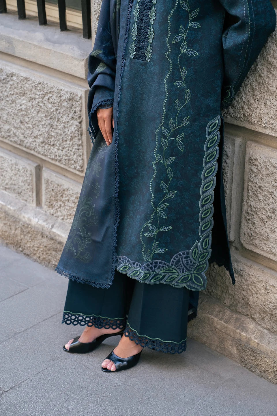 Rang Rasiya Meet Me In Istanbul – Unstitched khaddar 3-Piece Suit | DUSK