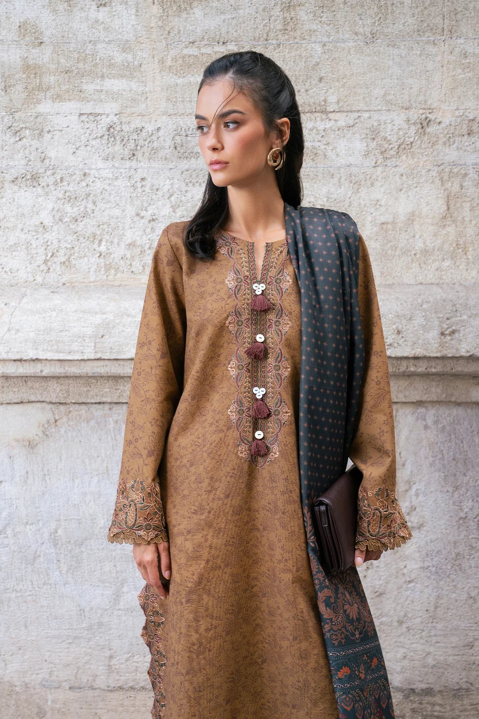 Rang Rasiya Meet Me In Istanbul – Unstitched khaddar 3-Piece Suit | OAT