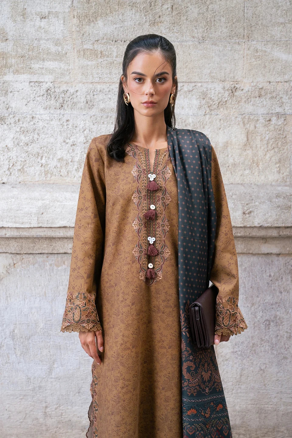 Rang Rasiya Meet Me In Istanbul – Unstitched khaddar 3-Piece Suit | OAT