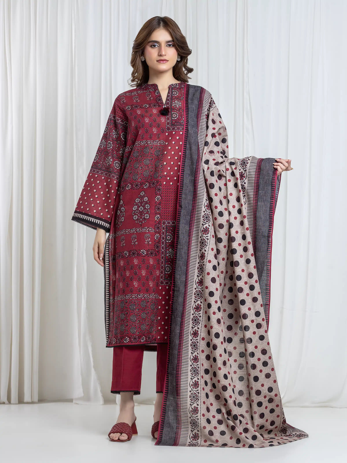 Edenrobe Maroon Printed Khaddar Suit EWU6A3-37107-3P image 1