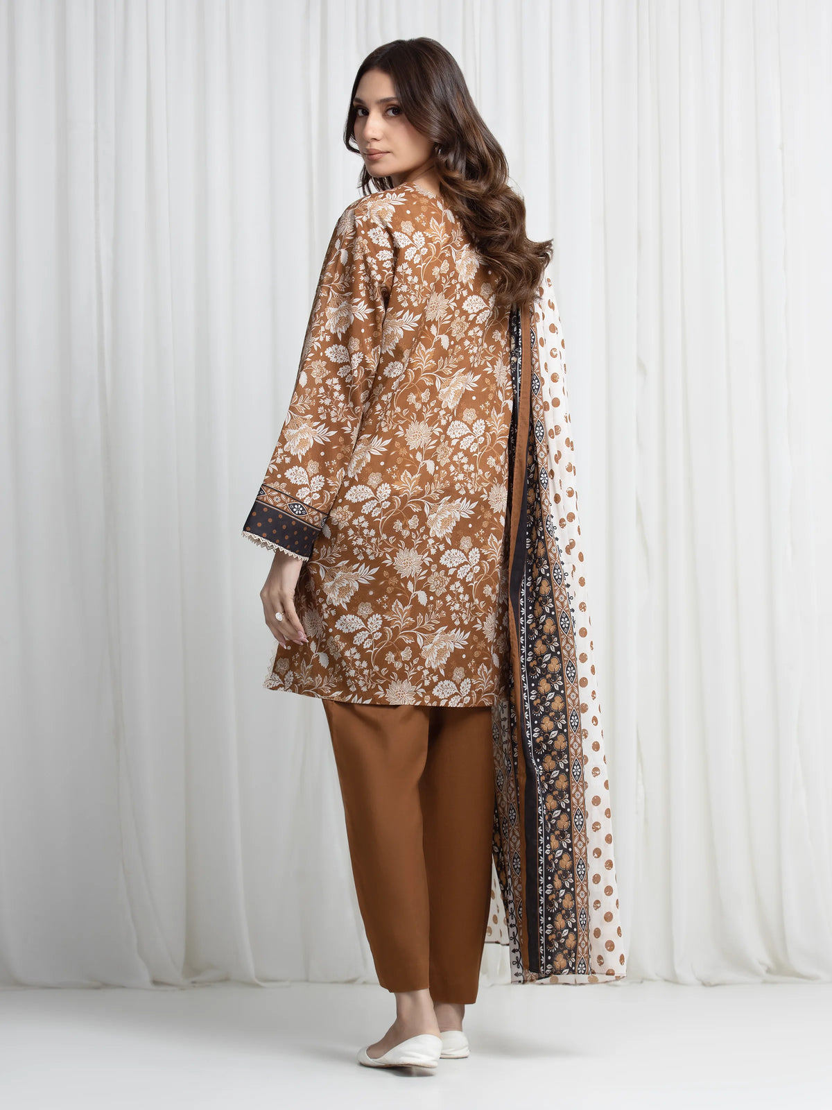 Edenrobe Bronze Printed Khaddar Suit EWU6A3-37025-3P image 6