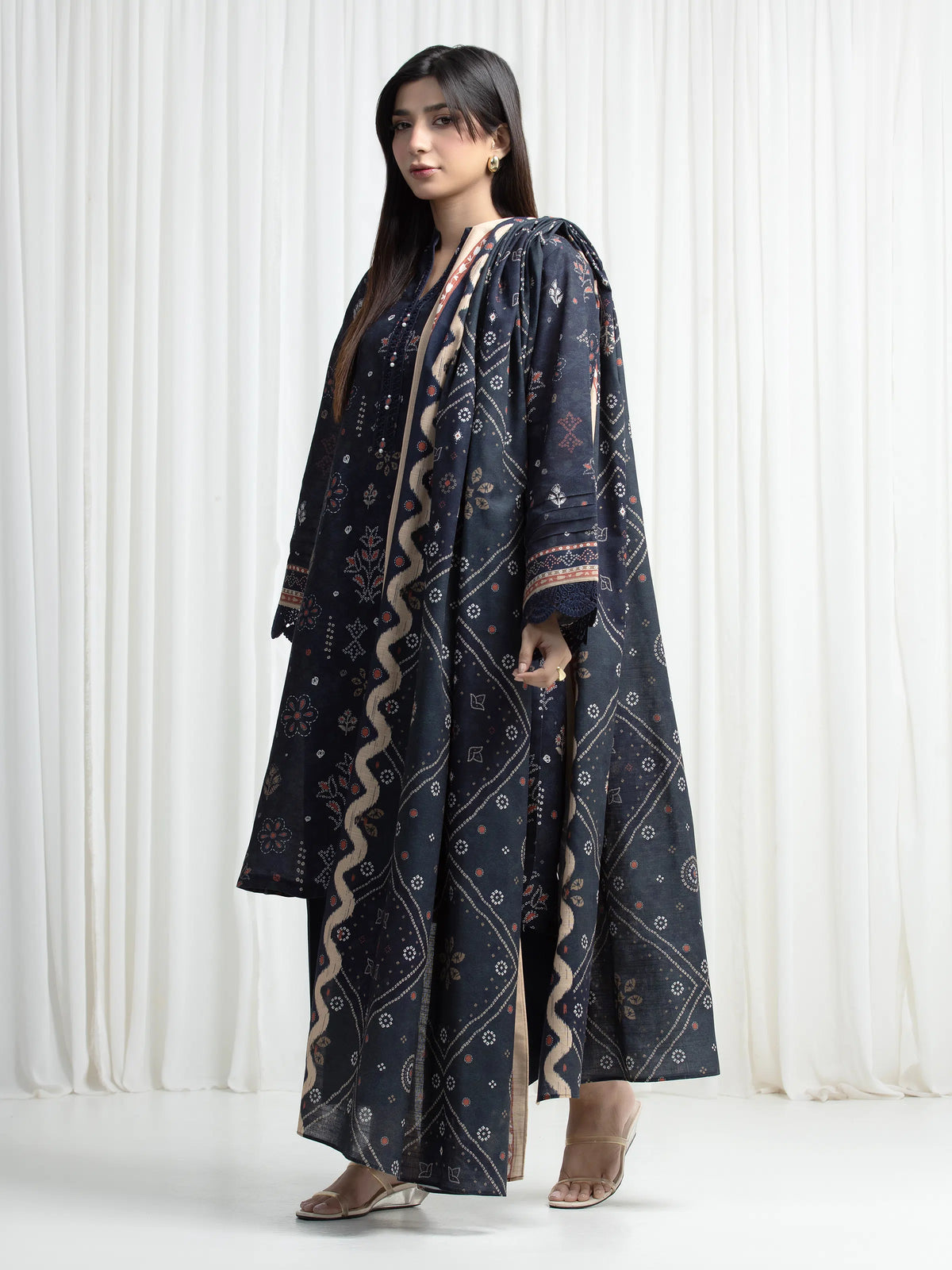 Edenrobe Navy Printed Khaddar Suit EWU6A3-37007-3P image 5