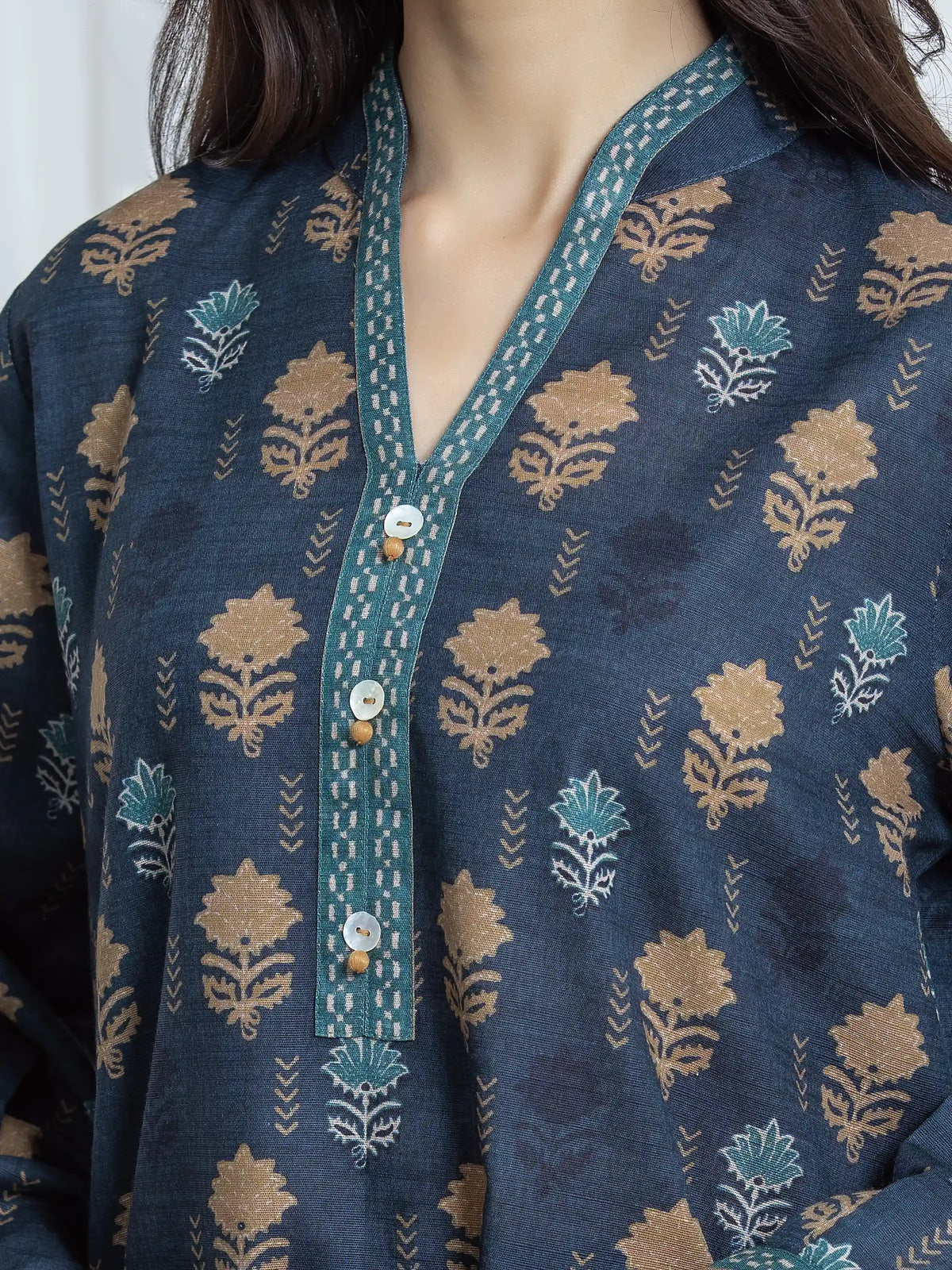 Edenrobe Charcoal Printed Khaddar Suit EWU6A3-37056-3P image 4