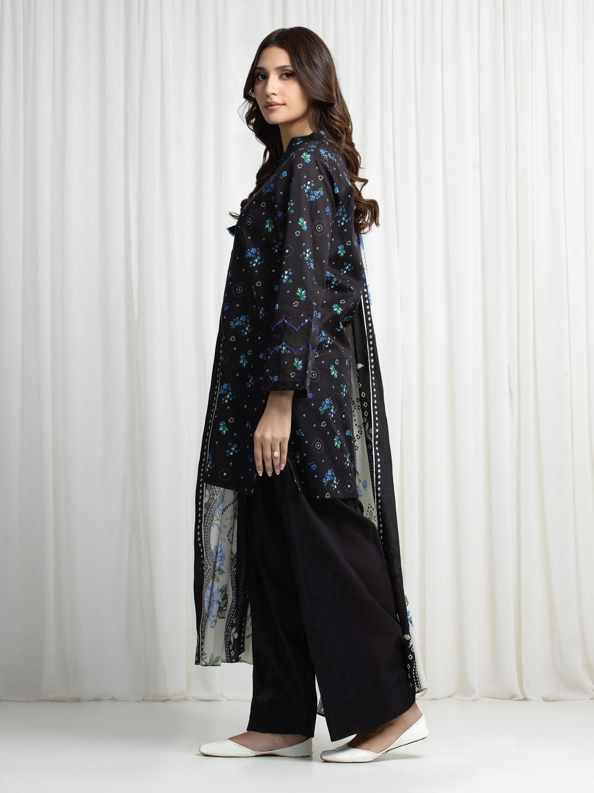 Edenrobe Black Printed Khaddar Suit EWU6A3-37014-3P image 5