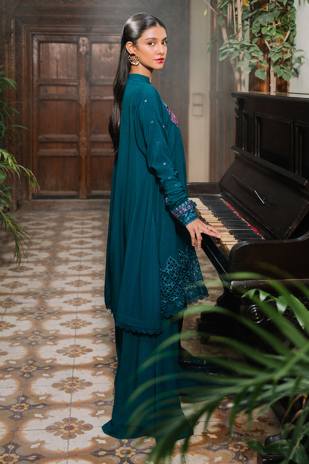 Zellbury teal viscose suit embroidery detail