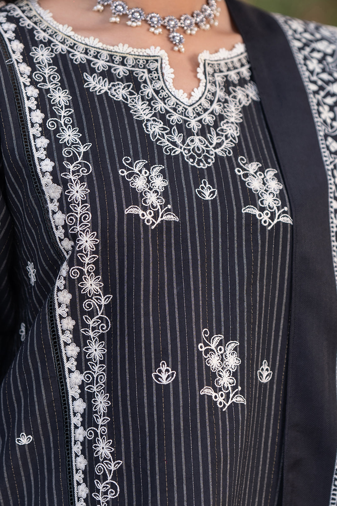 Zellbury Black Embroidered Khaddar 3 Piece Unstitched Suit – WUW24E30540 image 4