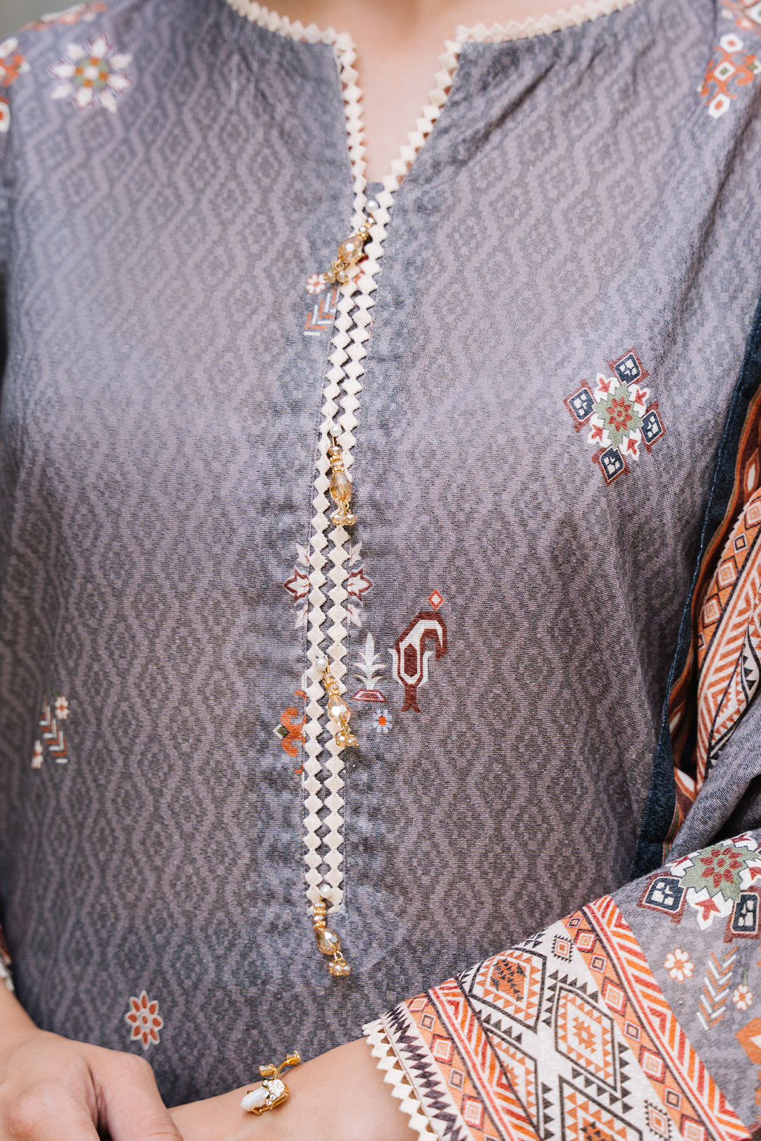 Zellbury grey printed Karandi 3 piece unstitched suit WUW24X30210 image 4