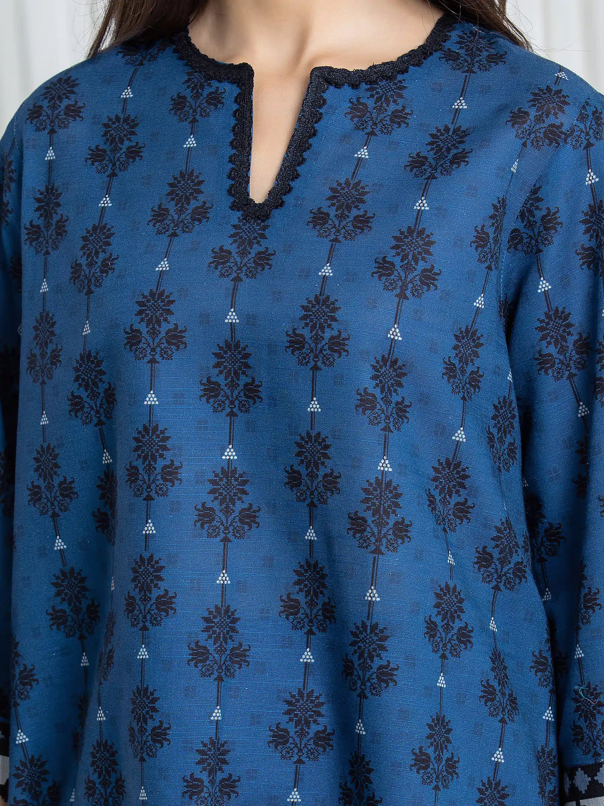 Edenrobe Blue Printed Khaddar Suit Image 3