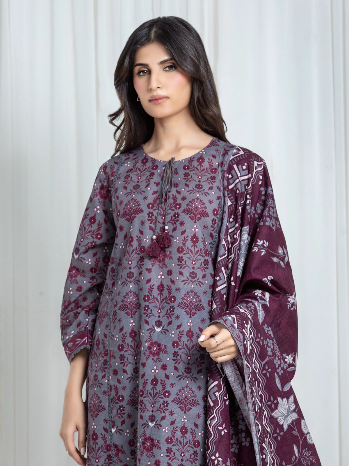 Edenrobe Grey Printed Khaddar Suit Image 2