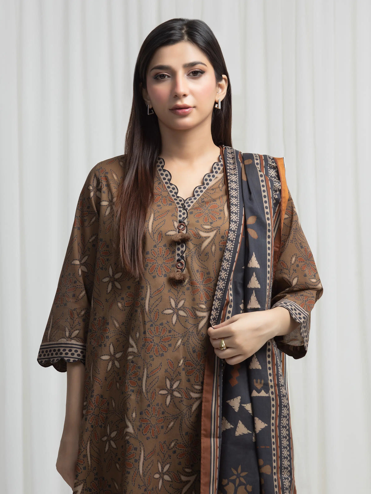 Edenrobe Dark Olive Printed Khaddar Suit – Image 2