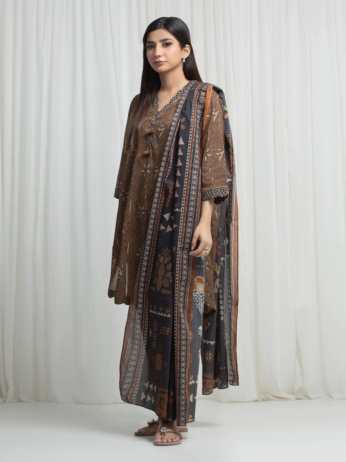 Edenrobe Dark Olive Printed Khaddar Suit – Image 5