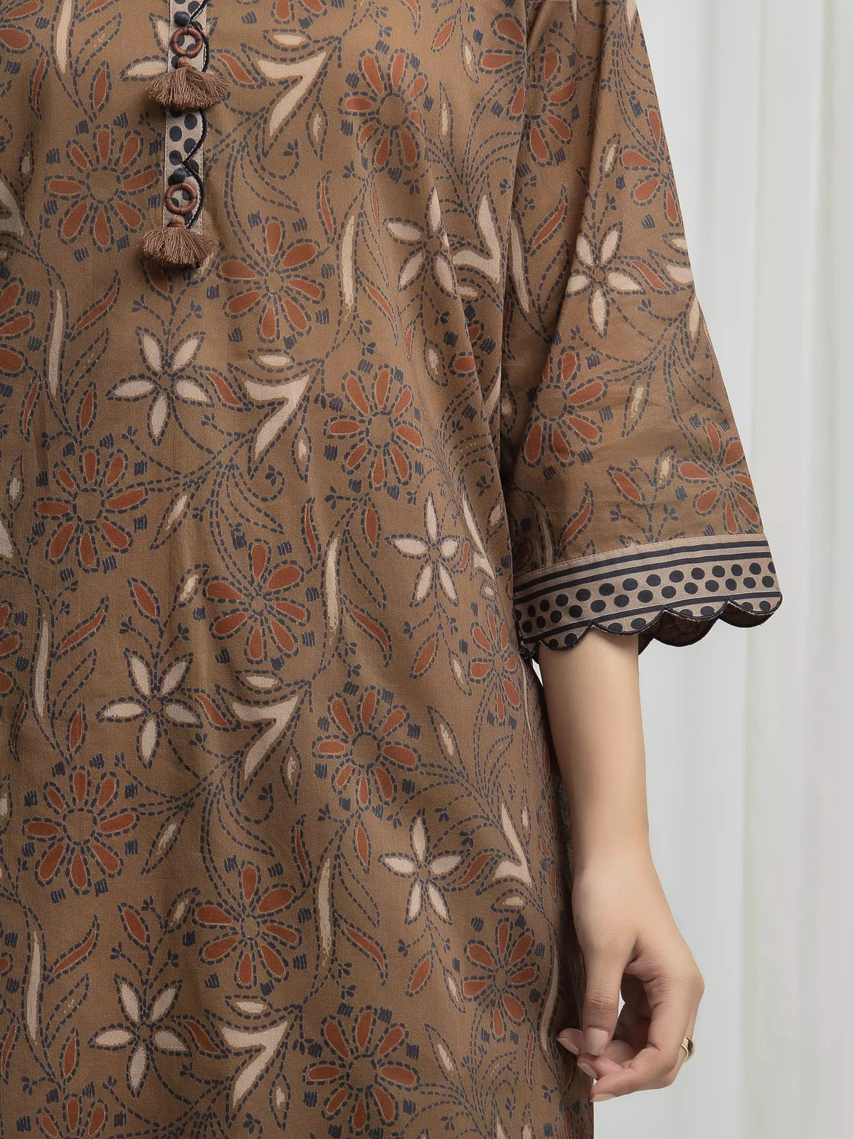 Edenrobe Dark Olive Printed Khaddar Suit – Image 4