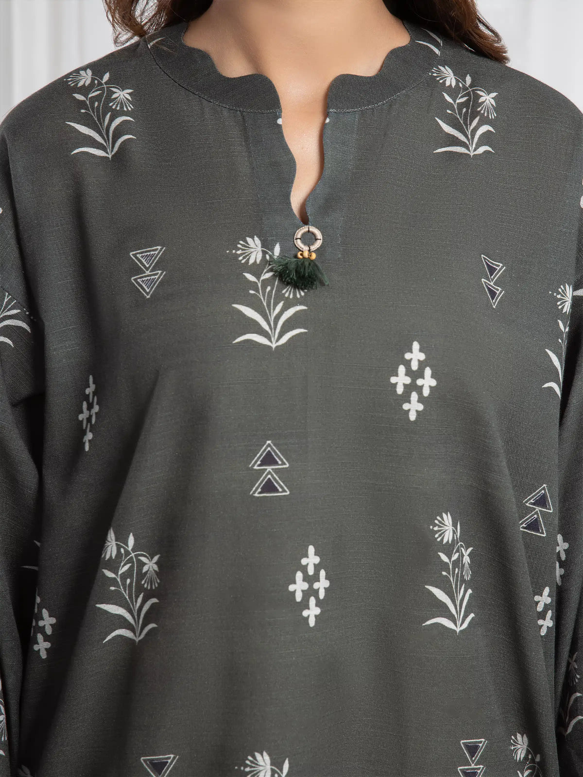 Edenrobe Green Printed Khaddar Suit Image 4