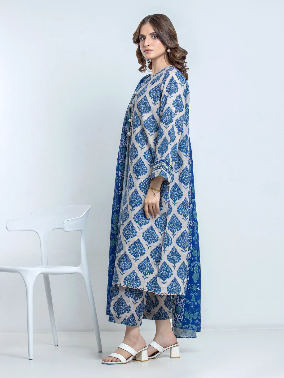 Edenrobe Ash Grey Printed Khaddar Suit Image 5