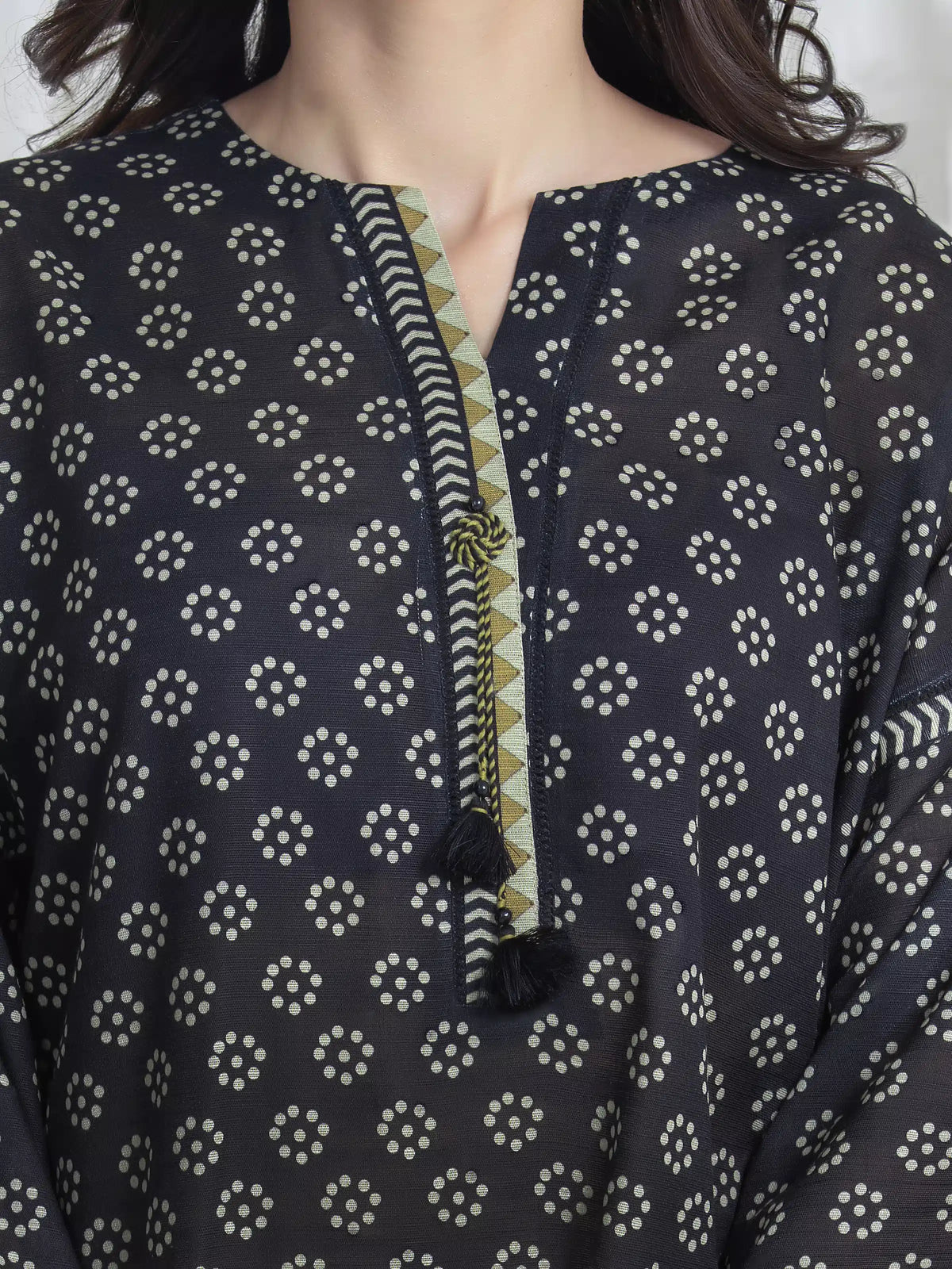 Edenrobe Black Printed Khaddar Suit Image 3