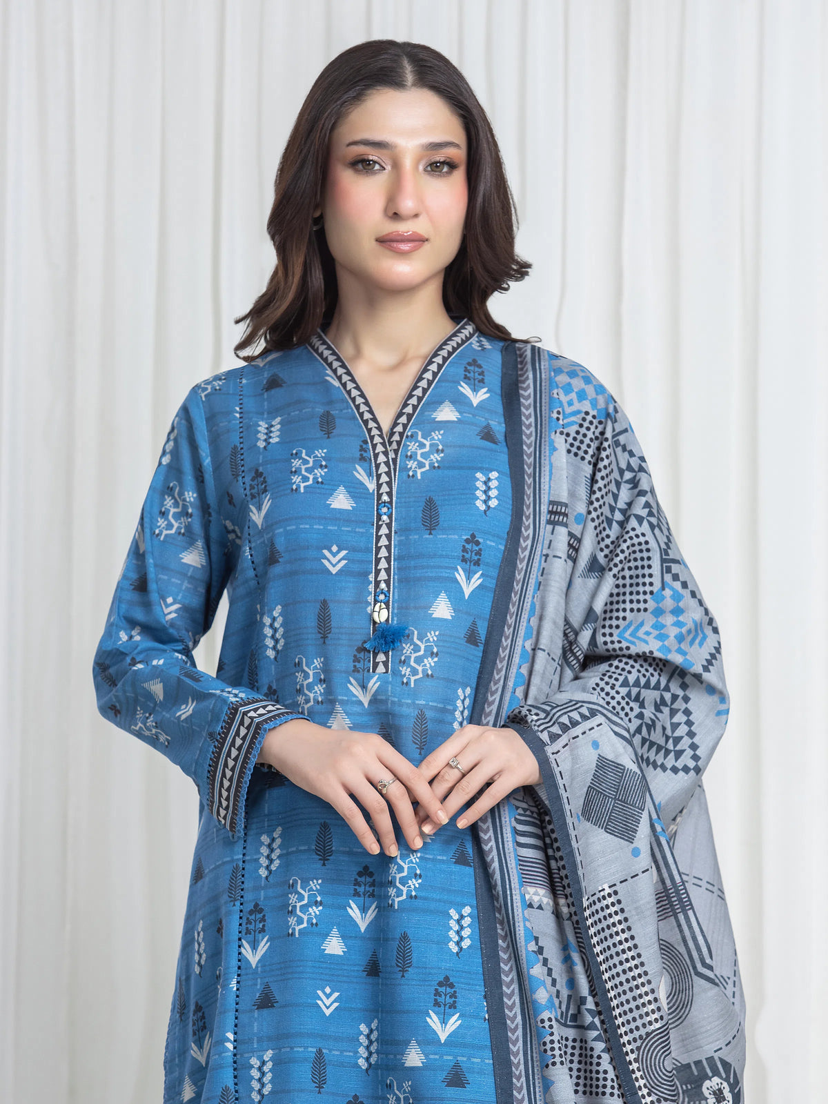 Edenrobe Blue Printed Khaddar Suit Image 2
