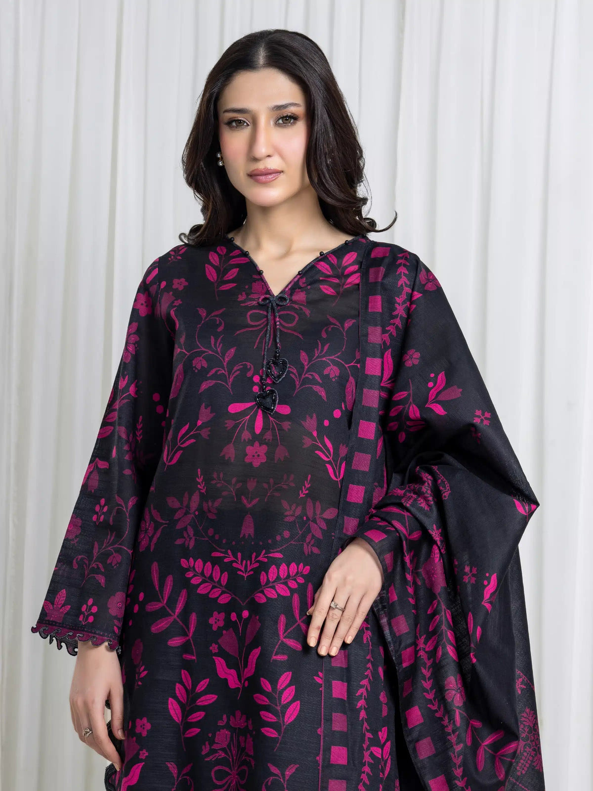 Edenrobe Black Printed Khaddar Suit 3 Piece Unstitched – Image 2