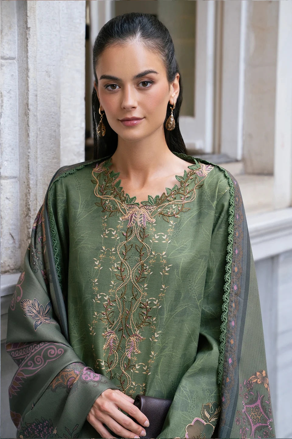 Rang Rasiya Meet Me In Istanbul – Unstitched Khaddar 3-Piece Suit | AMBER