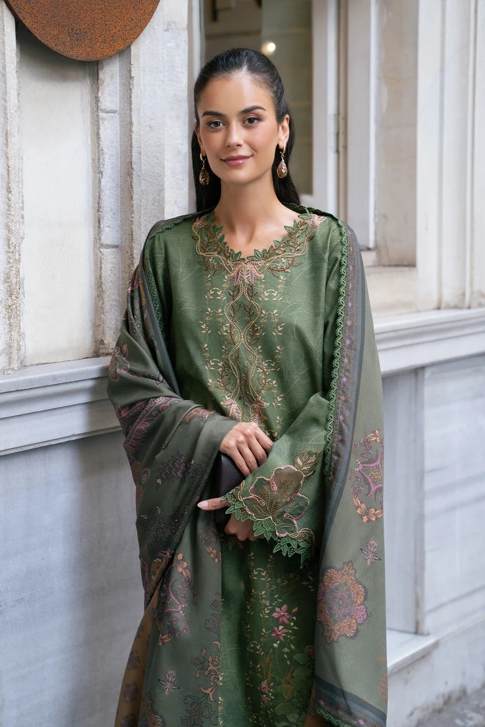 Rang Rasiya Meet Me In Istanbul – Unstitched Khaddar 3-Piece Suit | AMBER