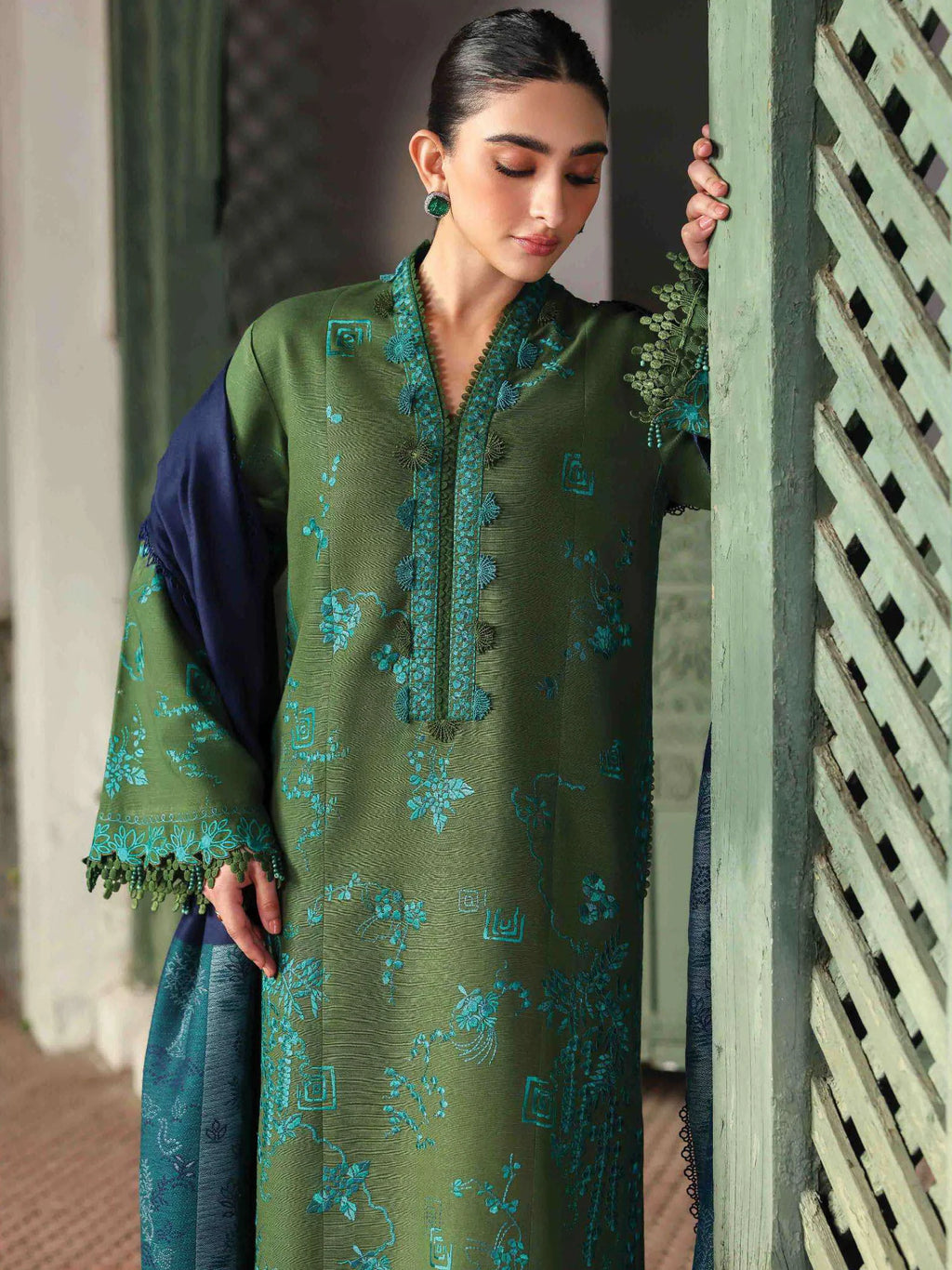 Republic Womenswear Amaris Unstitched Khaddar 3Pc Suit D-06 - Al-Zafar Fabrics