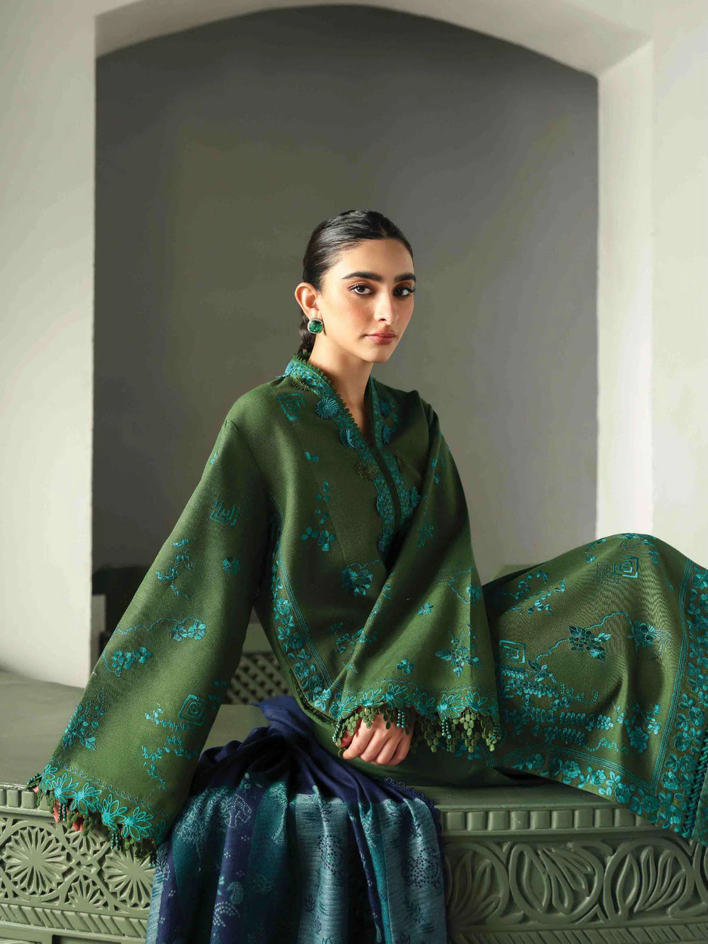 Republic Womenswear Amaris Unstitched Khaddar 3Pc Suit D-06 - Al-Zafar Fabrics