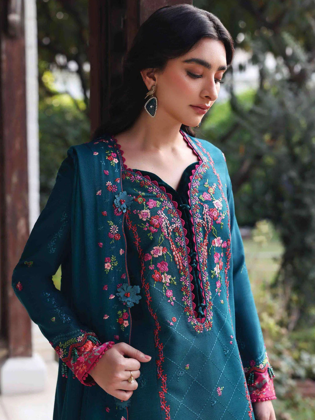Republic Womenswear Amaris Unstitched Khaddar 3Pc Suit D-09 - Al-Zafar Fabrics