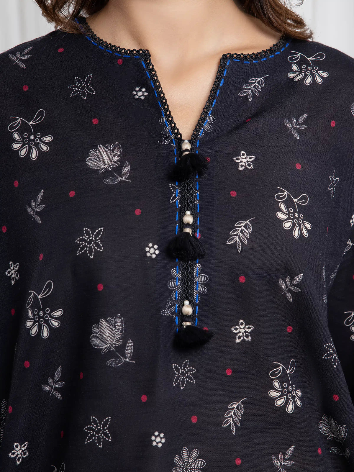 Edenrobe Black Printed Khaddar Suit EWU6A3-37076-3P image 4