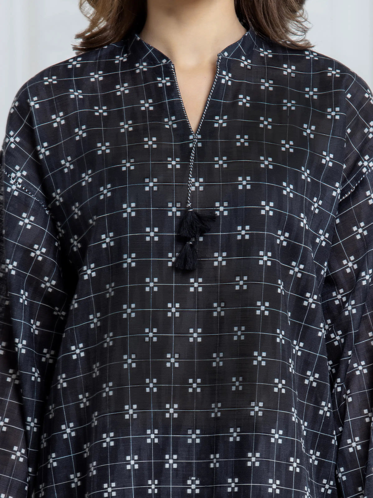 Edenrobe Black Printed Khaddar Suit EWU6A3-37174-3P image 4