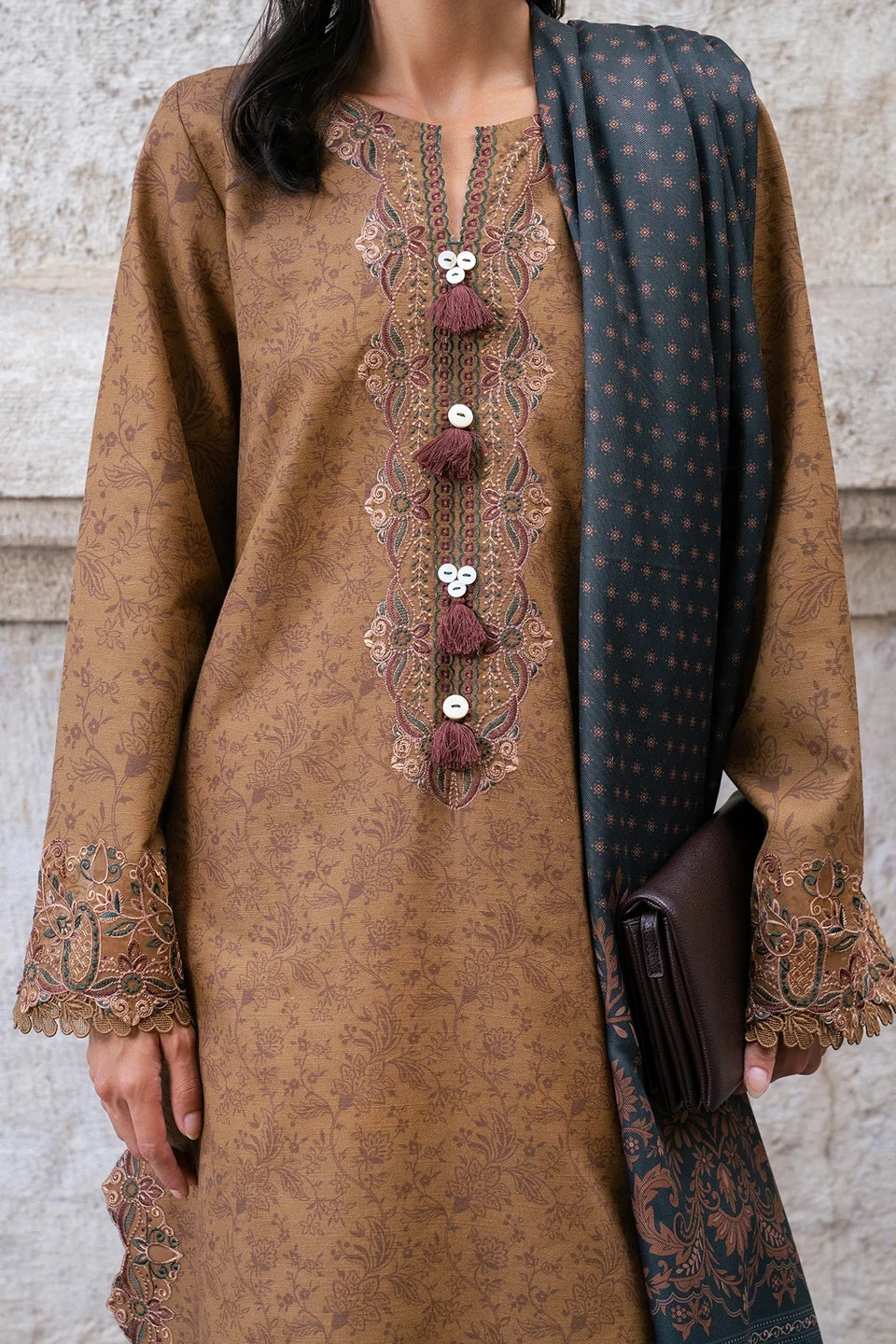 Rang Rasiya Meet Me In Istanbul – Unstitched khaddar 3-Piece Suit | OAT