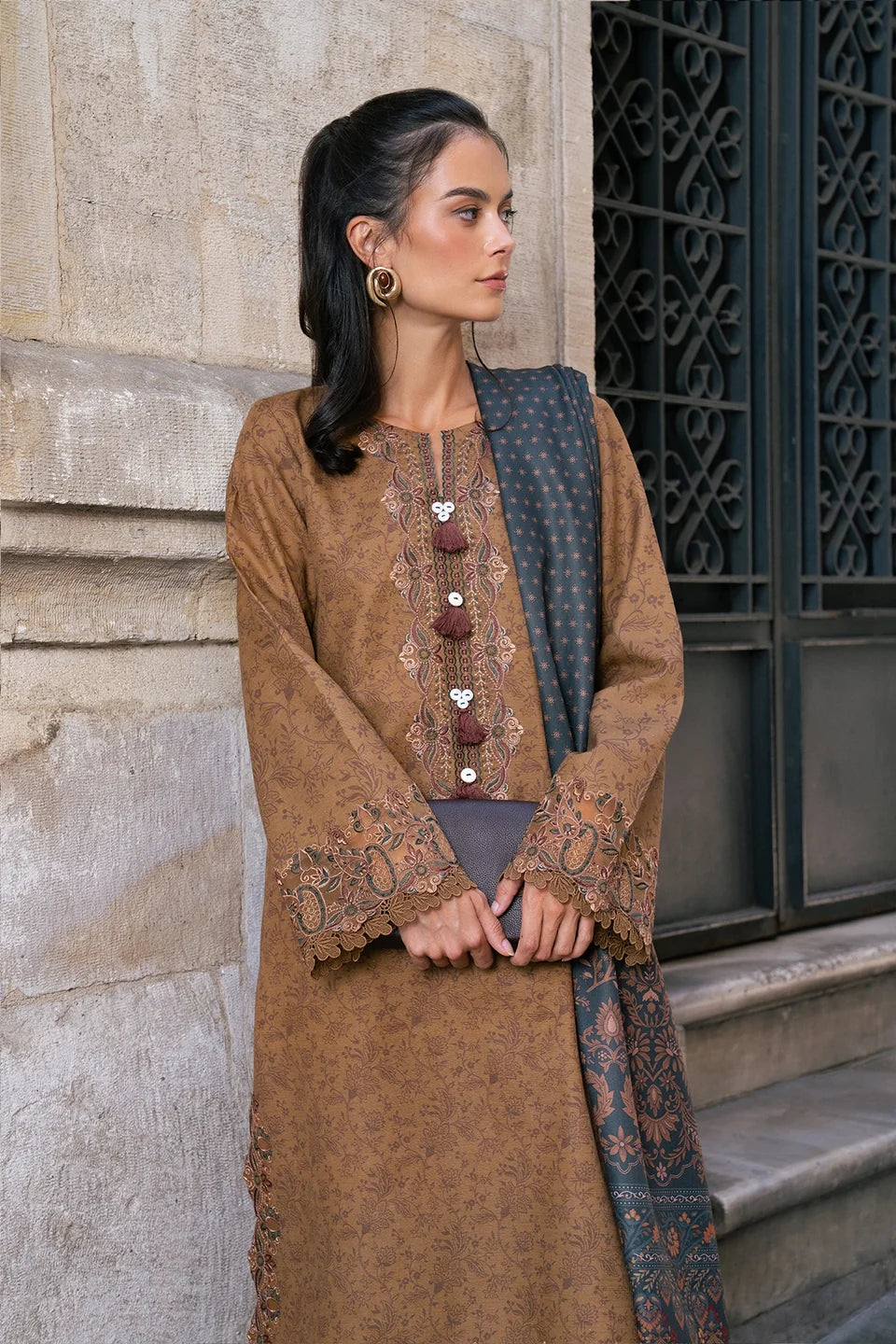 Rang Rasiya Meet Me In Istanbul – Unstitched khaddar 3-Piece Suit | OAT