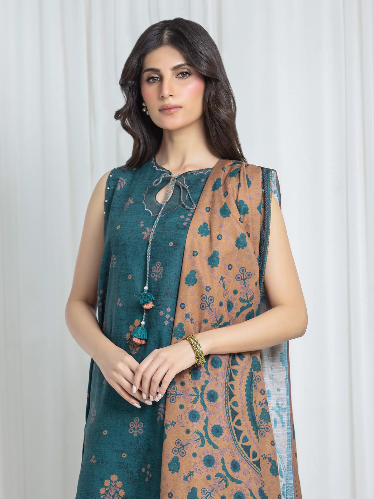 Edenrobe Dark Green Printed Khaddar Suit – Image 2