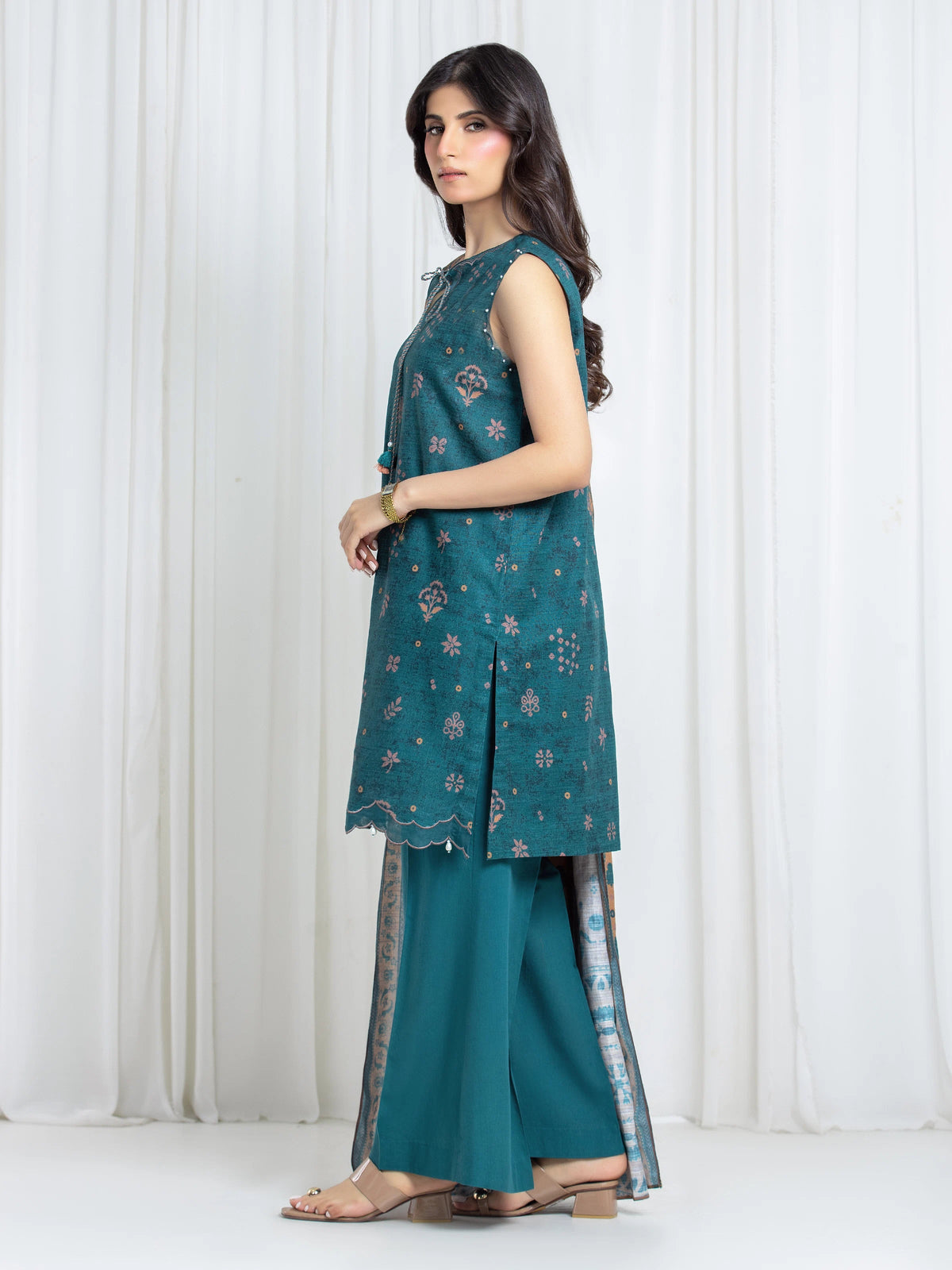 Edenrobe Dark Green Printed Khaddar Suit – Image 4