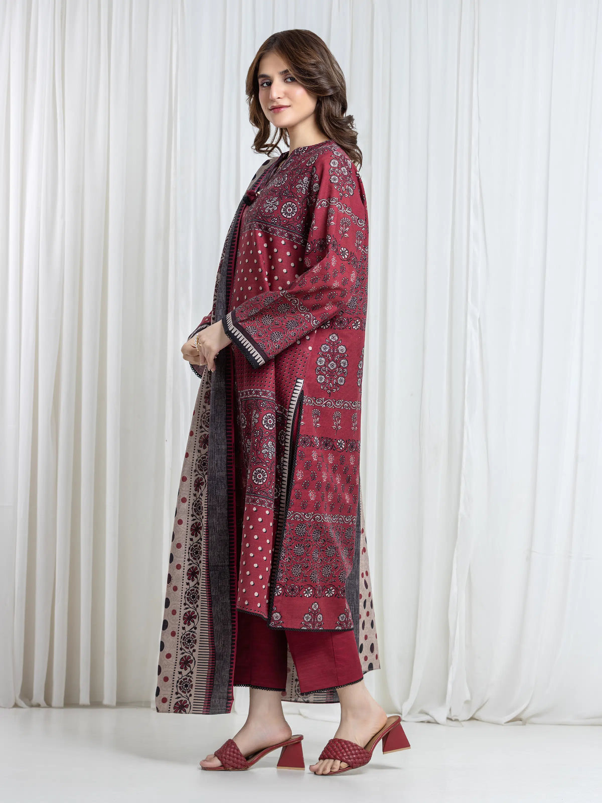 Edenrobe Maroon Printed Khaddar Suit EWU6A3-37107-3P image 5