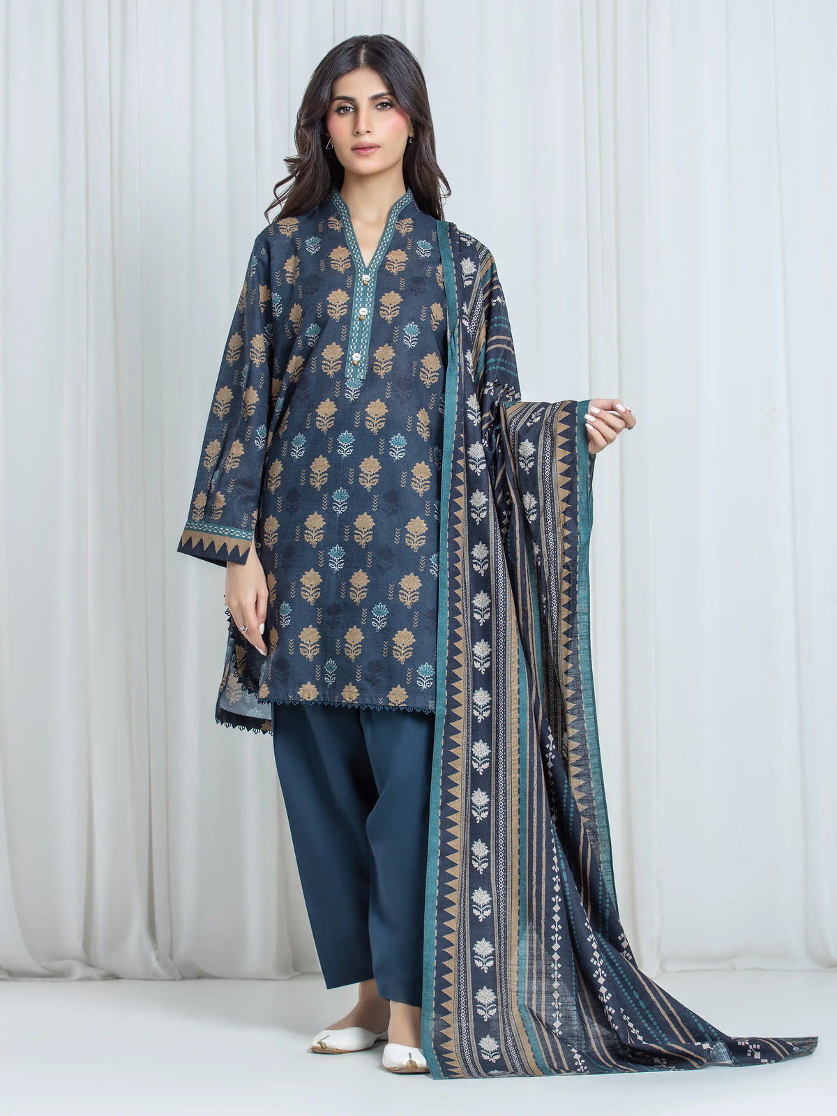 Edenrobe Charcoal Printed Khaddar Suit EWU6A3-37056-3P image 1