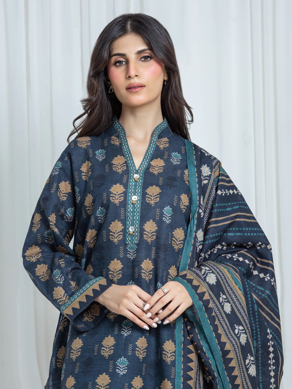 Edenrobe Charcoal Printed Khaddar Suit EWU6A3-37056-3P image 2