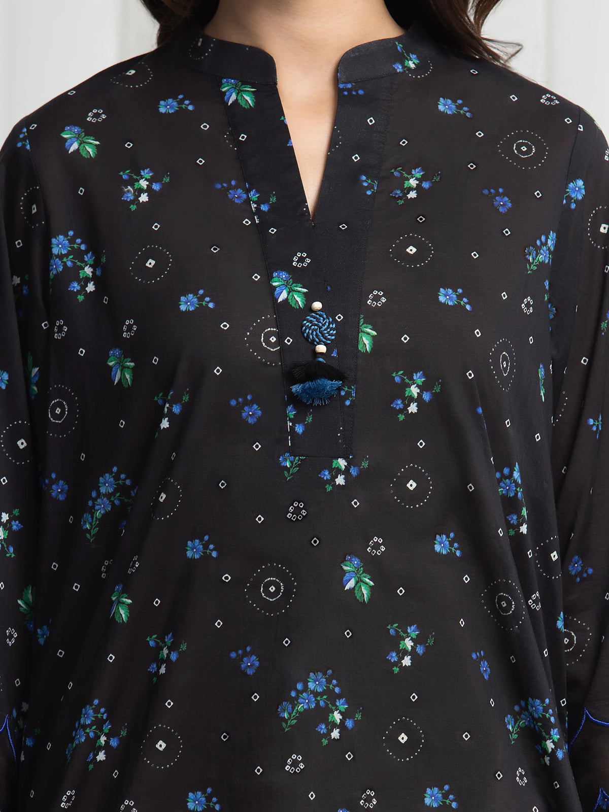 Edenrobe Black Printed Khaddar Suit EWU6A3-37014-3P image 3