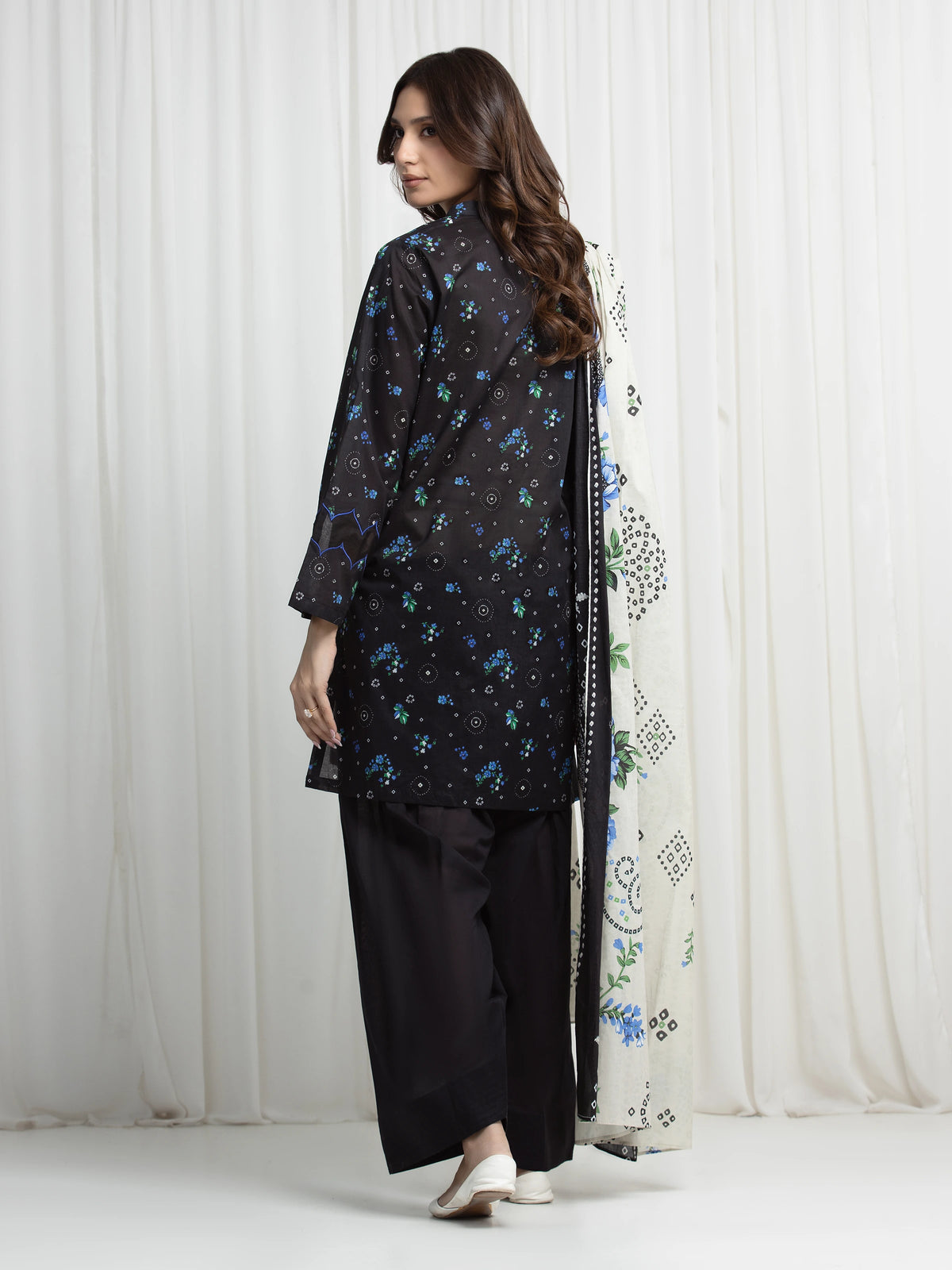 Edenrobe Black Printed Khaddar Suit EWU6A3-37014-3P image 6