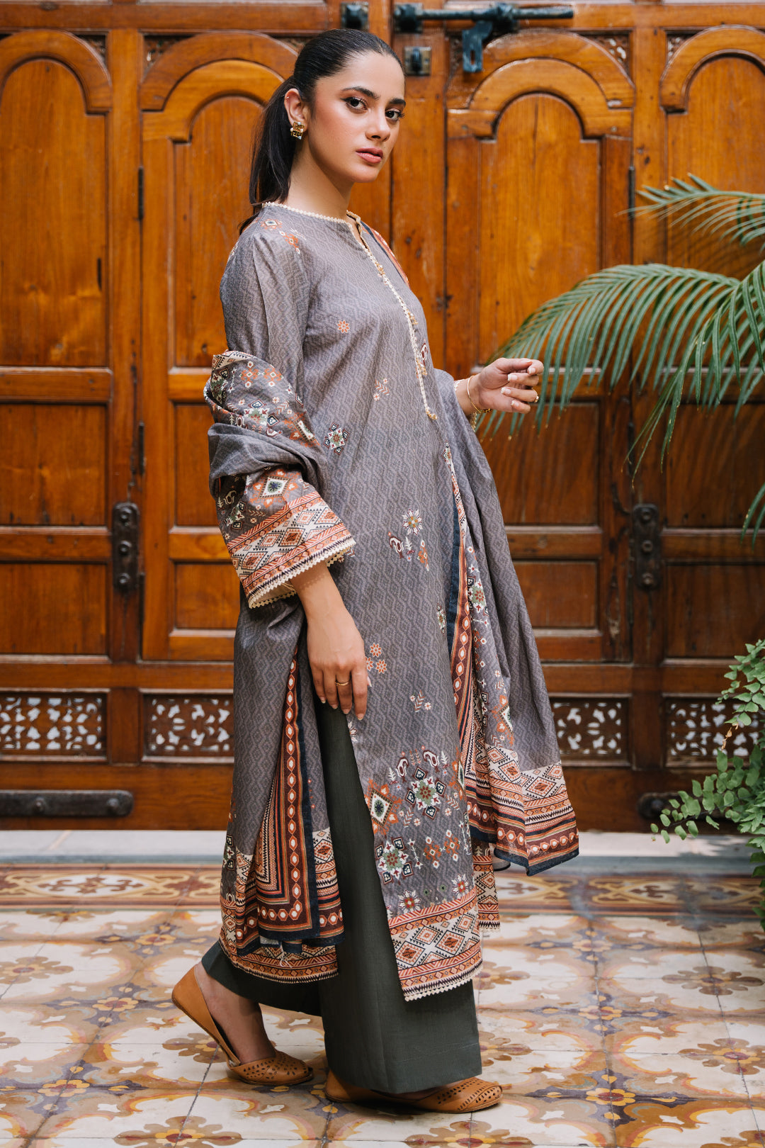 Zellbury grey printed Karandi 3 piece unstitched suit WUW24X30210 image 3