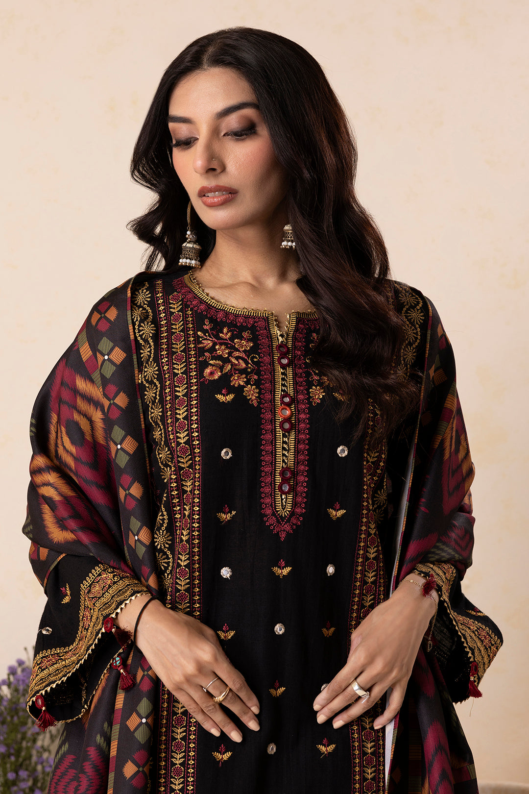 Close-up embroidery of Zellbury black Khaddar suit